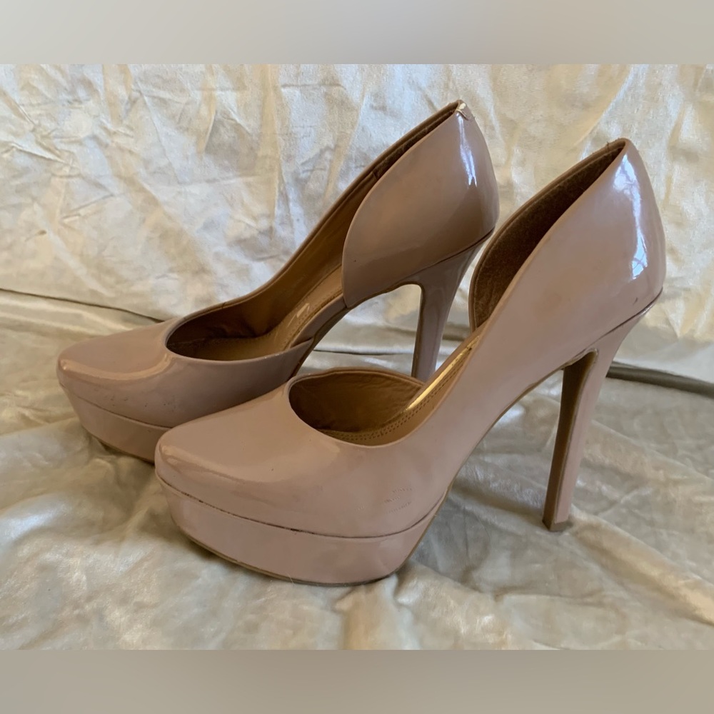 NWOT Jessica Simpson Beige heels